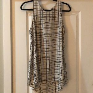 ❤️3/$25 ASTR black and white patterned sleeveless blouse